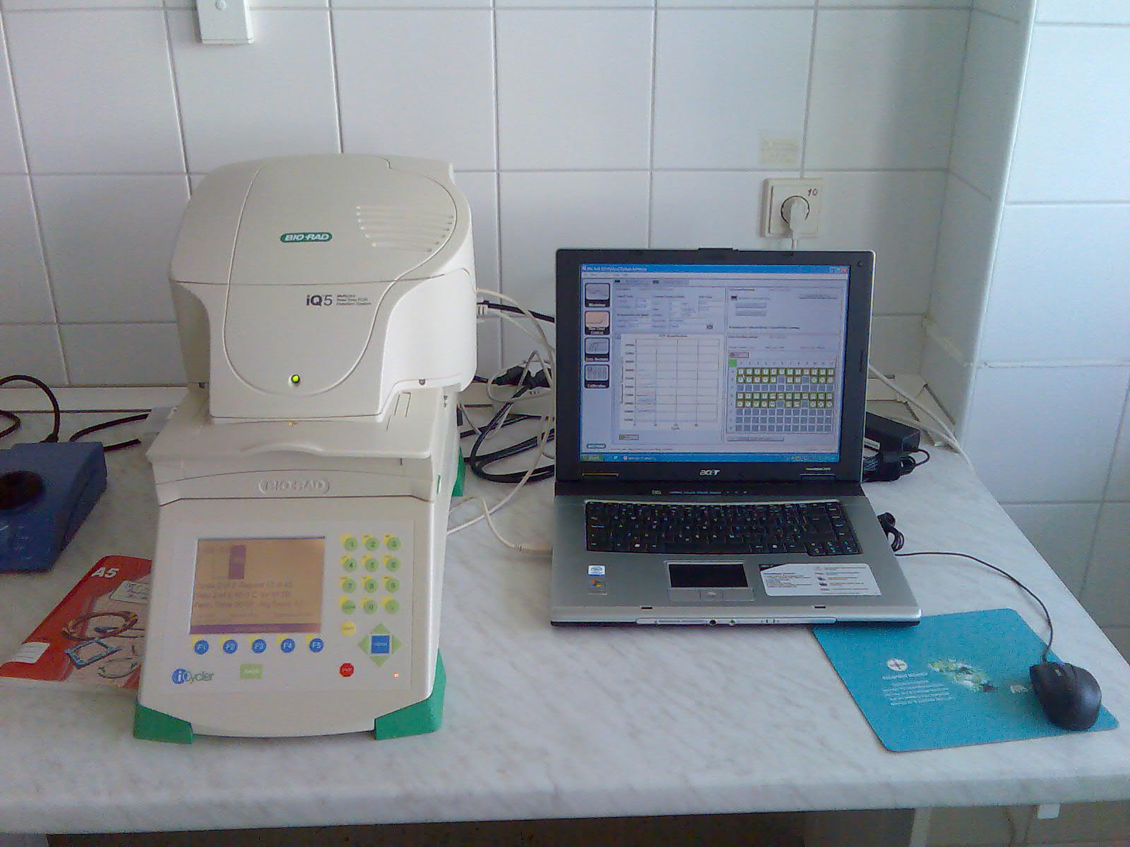 Termálny cyklér pre kvantitatívnu PCR
